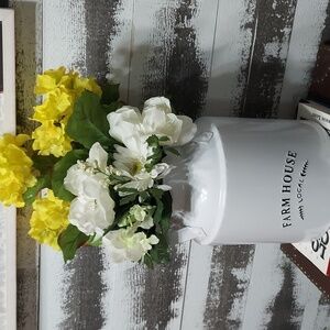 ENAMEL BLACK AND WHITE FARMHOUSE 10" Milk Can with FLOWER ARRAMGEMENT